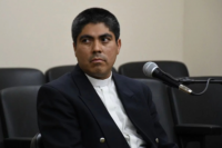El sacerdote Walter Bustos va nuevamente a juicio por unotra investigación de abuso