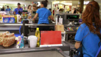 Los empleados de Comercio acordaron una suba trimestral del 47%: de cuánto será el nuevo sueldo básico