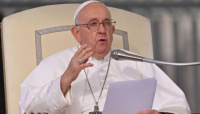 El Vaticano autoriza a gays y trans a ser padrinos y testigos de bodas y bautismos