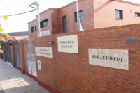 Una mujer murió tras chocar, la sepultaron y ahora buscan exhumar su cuerpo