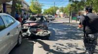 Una motociclista terminó con serias heridas tras un fuerte choque en Capital