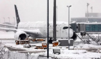 Fuertes nevadas en Europa: Suspenden trenes, vuelos de avion y hasta partidos de fútbol