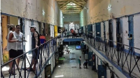 Un preso limpiaba la celda, tocó un calentador y recibió una descarga eléctrica que terminó con su vida