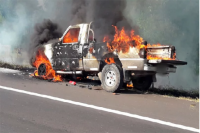 Una camioneta ardió en llamas en plena Ruta 40