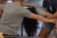 VIDEO: mujeres terminaron a los golpes en un supermercado por una oferta de carne