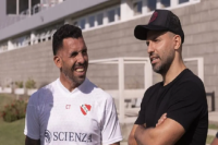 El Kun Agüero llevó a su hijo a probarse en Independiente y pasó a saludar al plantel profesional