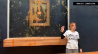 Dos activistas arrojaron sopa contra “La Gioconda” en el Louvre de París