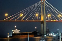 Un barco chocó contra el puente Zárate Brazo Largo