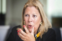 Carrió contra Luis Caputo: “Quiere bajar el déficit con el hambre de los jubilados”