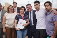 El gobernador Orrego entregó las llaves de 57 viviendas a familias de San Martín