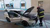 Susto en Jáchal por un auto que ardió en llamas en cuestión de minutos