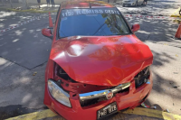 Un accidente en una esquina con semáforos dejó a una mujer hospitalizada