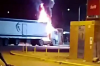 La violencia en Rosario no se detiene: prendieron fuego un camión frigorífico