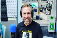 Emotiva despedida: Emiliano Pinsón deja la radio para dedicarse al tratamiento del Parkinson