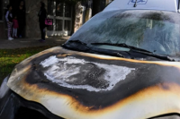 Rosario en crisis: incendios de autos y nuevas amenazas contra Bullrich y Pullaro