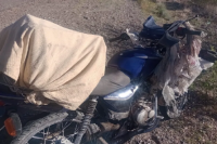 Por esquivar cables de alta tensión que tiró el viento cayó de su moto y sufrió graves lesiones