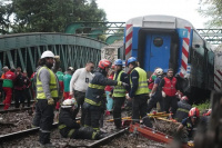 Descarriló un tren y chocó contra otro: trasladaron a 16 heridos y atienden a decenas de personas