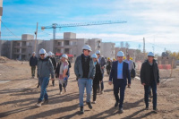 Orrego visitó los avances de las obras en un barrio en Capital