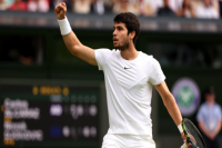 Carlos Alcaraz venció a Jannik Sinner y avanzó a su primera final en Roland Garros