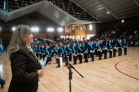 Silvia Fuentes le tomó la Promesa de Lealtad a la Bandera a los alumnos en Rawson