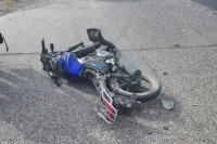 Accidente en Pocito: un motociclista quedó gravemente herido tras chocar contra un auto