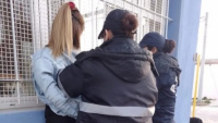 Una joven entró a la casa de una familia y fue echada por los mismos dueños