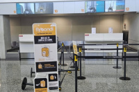 Un pasajero fue arrestado en el Aeropuerto de San Juan tras dañar las pantallas de las oficinas