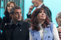 Cristina Kirchner y Sergio Massa estuvieron presentes en la Marcha Universitaria cantando 