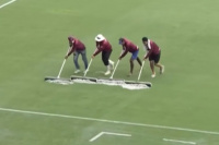 Una intensa lluvia azota el Estadio Monumental de Maturín antes del partido entre Venezuela y Argentina
