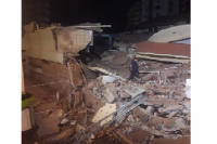 Derrumbe en Villa Gesell: hay un muerto y continúa el trabajo de los rescatistas