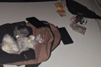 Detienen a un remisero y a una mujer que estaban transportando cocaína