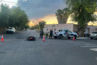En Capital: Un motociclista quedó en grave estado de salud luego de chocar contra un auto