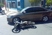 Dos motociclistas resultaron heridos tras un choque en Capital