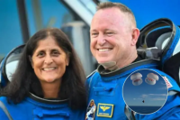 Astronautas varados regresaron a la Tierra desde la Estación Internacional