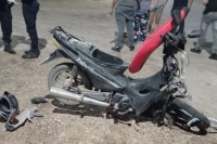 Un motociclista se encuentra en grave estado luego de chocar contra una camioneta