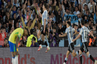La Selección argentina habla adentro de la cancha: clasificación al Mundial y baile histórico a Brasil