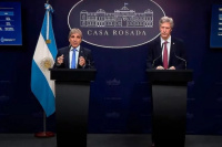 El Gobierno prepara un plan para el debut del nuevo esquema cambiario