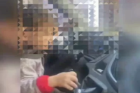 Polémica en redes: un menor fue filmado manejando una combi y el video se viralizó