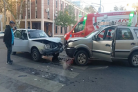 Choque en pleno centro sanjuanino dejó a un hombre hospitalizado