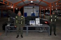 Dos extranjeros fueron sorprendidos con armas y estupefacientes al ingresar a San Juan
