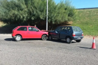 Accidente en Ruta 40: dos autos chocaron de frente y terminaron con serios daños