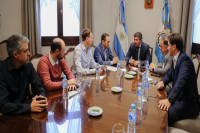 Orrego encabezó la firma de un contrato clave para la transformación energética de San Juan
