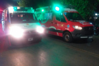 Violento choque entre un auto y una moto en Albardón: dos heridos fueron hospitalizados