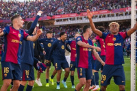 Barcelona superó al Real Madrid 4-3 en un clásico electrizante y acaricia el título