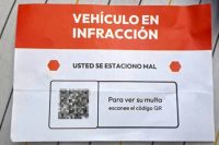 Alertan por una nueva estafa con falsas códigos QR en multas de autos