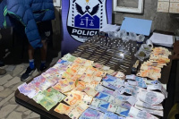 Despliegue policial en Albardón: confiscan cocaína y marihuana en un allanamiento