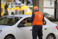 La Secretaría de Tránsito y Transporte realiza controles para verificar taxis y remises autorizados