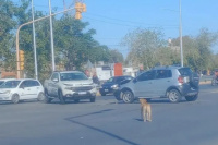 Fuerte choque en Capital: investigan si uno de los vehículos cruzó en rojo