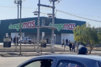 Padre e hijo fueron detenidos tras robar dos packs de cervezas en un supermercado de Rawson