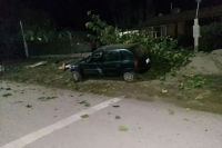Violento choque contra un árbol en Albardón: dos jóvenes hospitalizadas